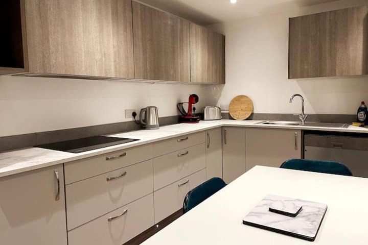 Lovely 3 Bedroom Apartment With Private Garden In Edinburgh City Centre Eksteriør billede