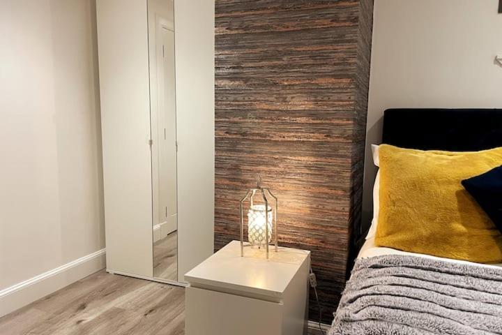 Lovely 3 Bedroom Apartment With Private Garden In Edinburgh City Centre Eksteriør billede