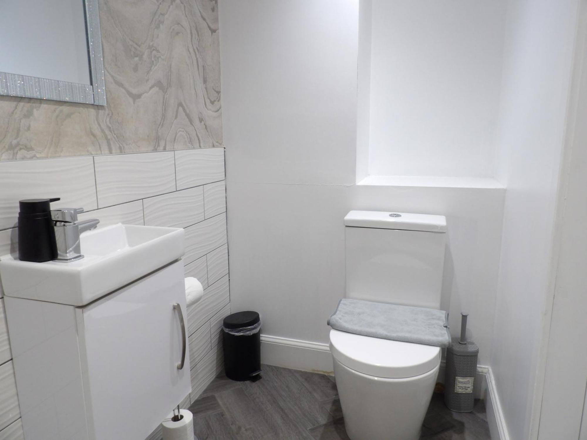 Lovely 3 Bedroom Apartment With Private Garden In Edinburgh City Centre Eksteriør billede